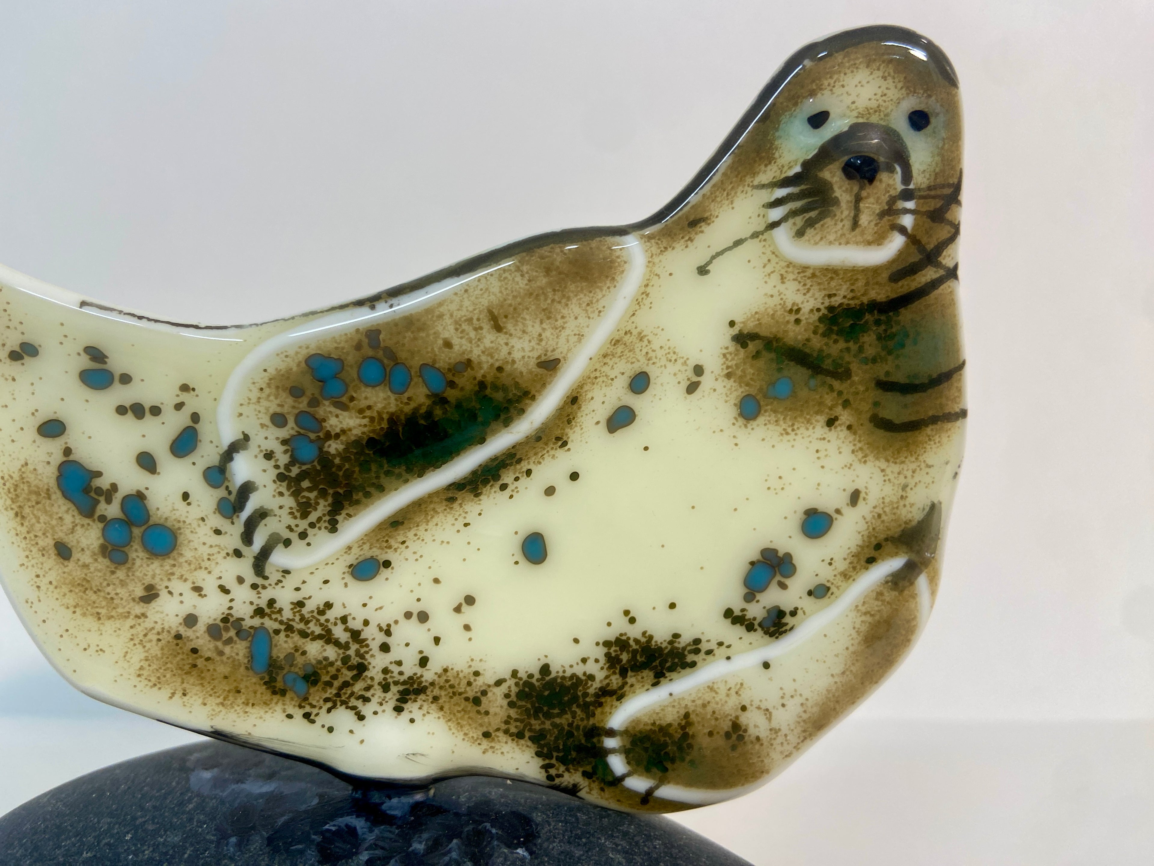 Cream-seal-icle